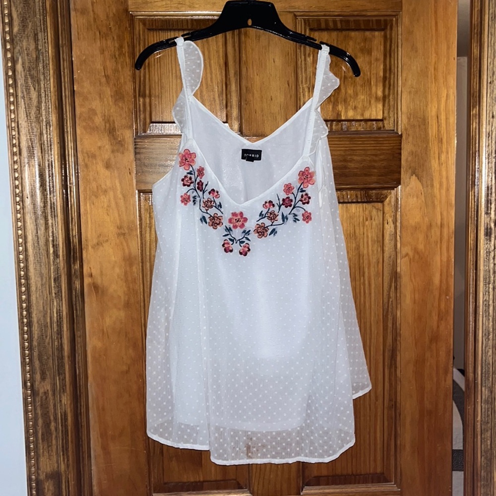 Cute flowy white with floral design tank top from torrid
